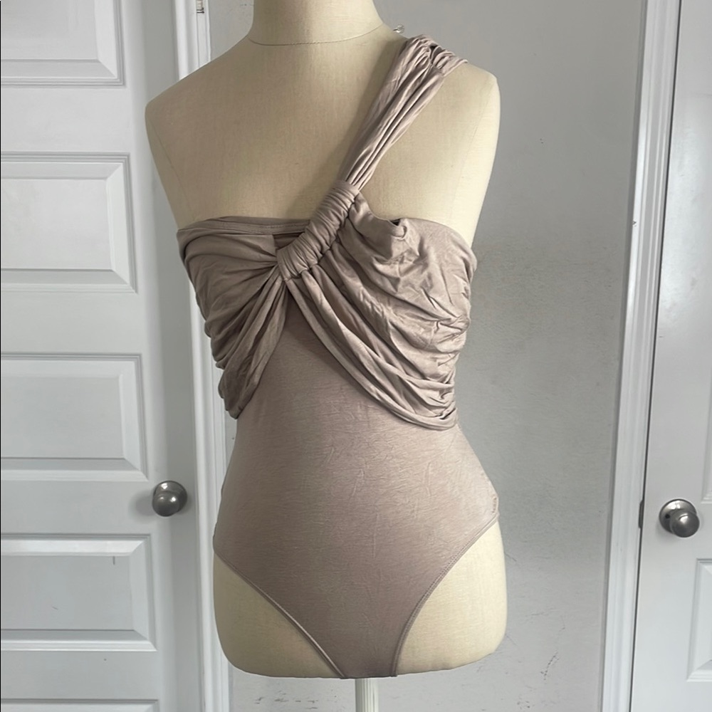 L’Acndemie One-Shoulder Ruched bodysuit